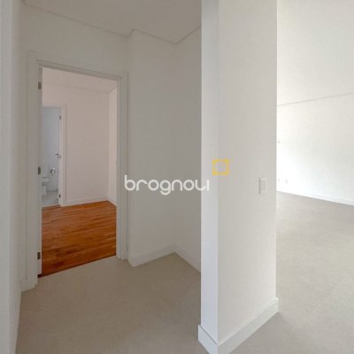 Apartamento com 117m², 3 quartos (sendo 1 suíte), 2 garagens, no bairro Centro em Florianópolis