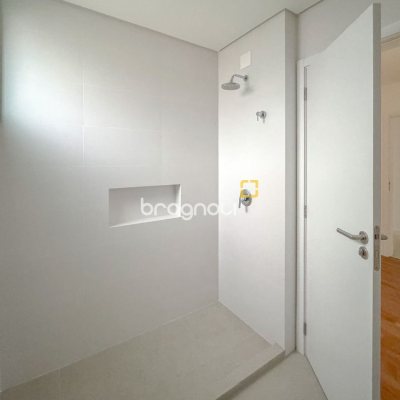 Apartamento com 117m², 3 quartos (sendo 1 suíte), 2 garagens, no bairro Centro em Florianópolis