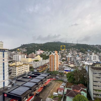 Apartamento com 117m², 3 quartos (sendo 1 suíte), 2 garagens, no bairro Centro em Florianópolis