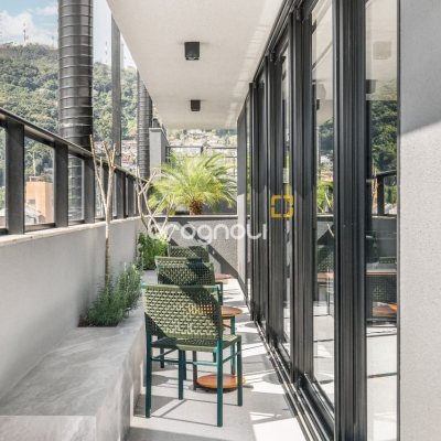 Apartamento com 117m², 3 quartos (sendo 1 suíte), 2 garagens, no bairro Centro em Florianópolis