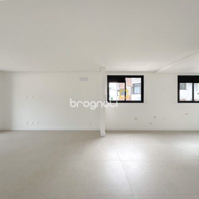 Apartamento com 117m², 3 quartos (sendo 1 suíte), 2 garagens, no bairro Centro em Florianópolis