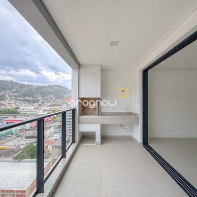 Apartamento com 117m², 3 quartos (sendo 1 suíte), 2 garagens, no bairro Centro em Florianópolis