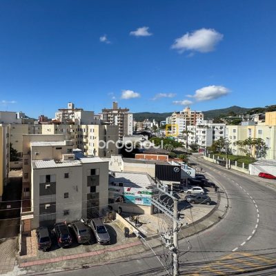 Apartamento com 68m², 2 quartos (sendo 1 suíte), 1 garagem, no bairro Trindade em Florianópolis