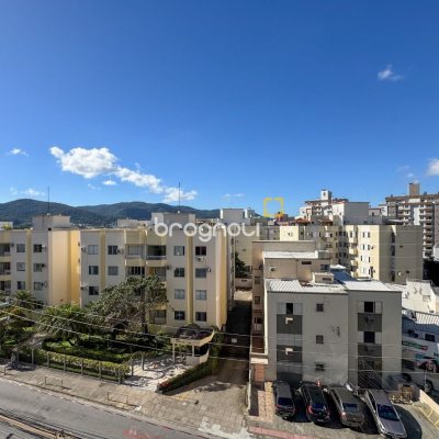 Apartamento com 68m², 2 quartos (sendo 1 suíte), 1 garagem, no bairro Trindade em Florianópolis