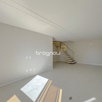 Cobertura com 107m², 3 quartos (sendo 2 suítes), 2 garagens, no bairro Trindade em Florianópolis