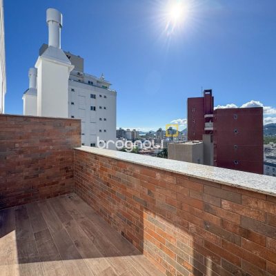 Cobertura com 107m², 3 quartos (sendo 2 suítes), 2 garagens, no bairro Trindade em Florianópolis