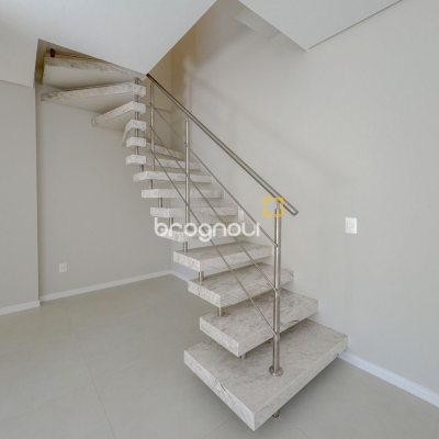 Cobertura com 107m², 3 quartos (sendo 2 suítes), 2 garagens, no bairro Trindade em Florianópolis
