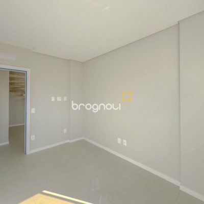 Cobertura com 107m², 3 quartos (sendo 2 suítes), 2 garagens, no bairro Trindade em Florianópolis