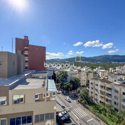 Cobertura com 107m², 3 quartos (sendo 2 suítes), 2 garagens, no bairro Trindade em Florianópolis