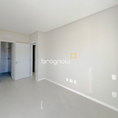 Cobertura com 107m², 3 quartos (sendo 2 suítes), 2 garagens, no bairro Trindade em Florianópolis