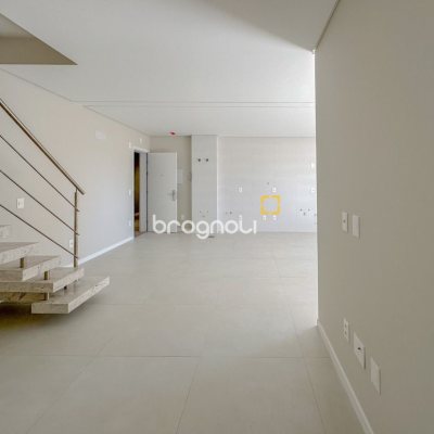 Cobertura com 107m², 3 quartos (sendo 2 suítes), 2 garagens, no bairro Trindade em Florianópolis