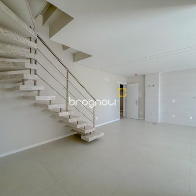 Cobertura com 107m², 3 quartos (sendo 2 suítes), 2 garagens, no bairro Trindade em Florianópolis