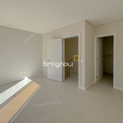 Cobertura com 107m², 3 quartos (sendo 2 suítes), 2 garagens, no bairro Trindade em Florianópolis