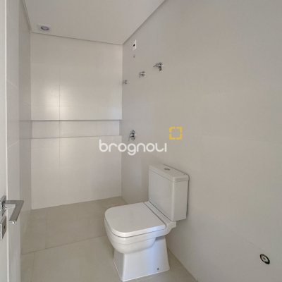Cobertura com 107m², 3 quartos (sendo 2 suítes), 2 garagens, no bairro Trindade em Florianópolis