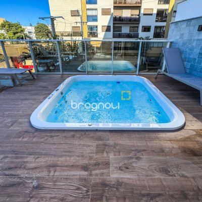 Cobertura com 107m², 3 quartos (sendo 2 suítes), 2 garagens, no bairro Trindade em Florianópolis