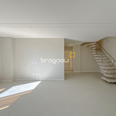 Cobertura com 107m², 3 quartos (sendo 2 suítes), 2 garagens, no bairro Trindade em Florianópolis