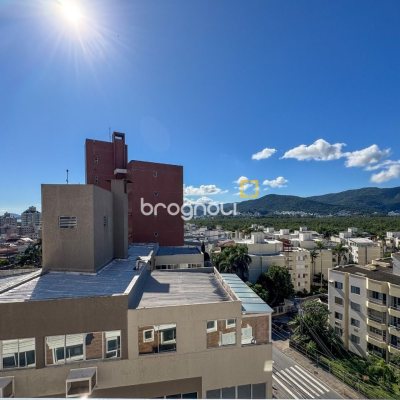 Cobertura com 107m², 3 quartos (sendo 2 suítes), 2 garagens, no bairro Trindade em Florianópolis