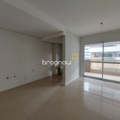 Apartamento com 75m², 2 quartos (sendo 1 suíte), 2 garagens, no bairro Itacorubi em Florianópolis