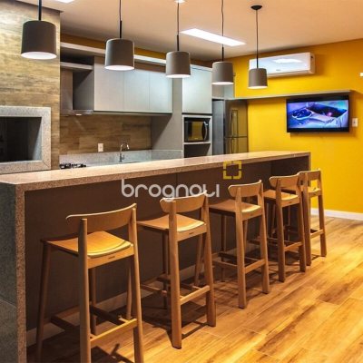 Apartamento com 75m², 2 quartos (sendo 1 suíte), 2 garagens, no bairro Itacorubi em Florianópolis