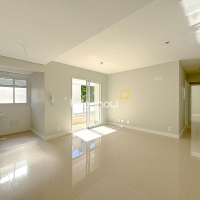 Apartamento com 76m², 2 quartos (sendo 1 suíte), 2 garagens, no bairro Itacorubi em Florianópolis