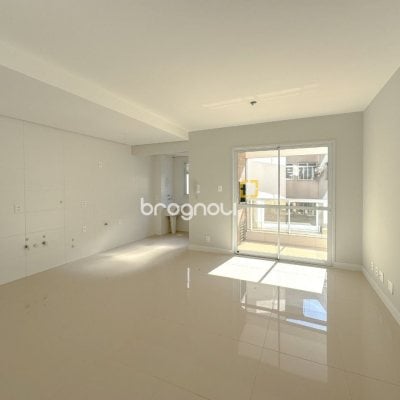 Apartamento com 76m², 2 quartos (sendo 1 suíte), 2 garagens, no bairro Itacorubi em Florianópolis