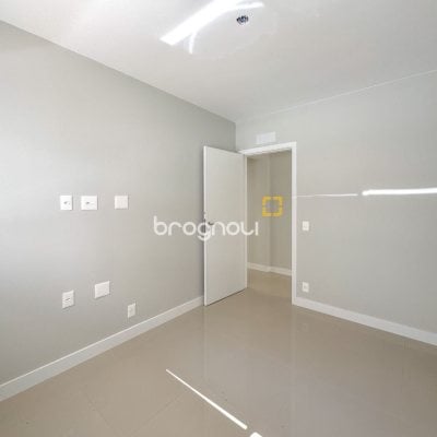 Apartamento com 76m², 2 quartos (sendo 1 suíte), 2 garagens, no bairro Itacorubi em Florianópolis