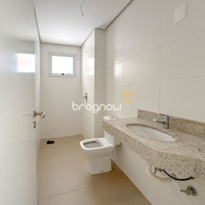 Apartamento com 76m², 2 quartos (sendo 1 suíte), 2 garagens, no bairro Itacorubi em Florianópolis