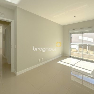 Apartamento com 76m², 2 quartos (sendo 1 suíte), 2 garagens, no bairro Itacorubi em Florianópolis