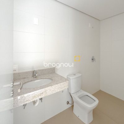 Apartamento com 76m², 2 quartos (sendo 1 suíte), 2 garagens, no bairro Itacorubi em Florianópolis