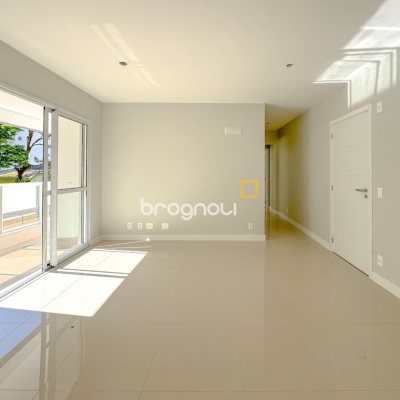 Apartamento com 76m², 2 quartos (sendo 1 suíte), 2 garagens, no bairro Itacorubi em Florianópolis