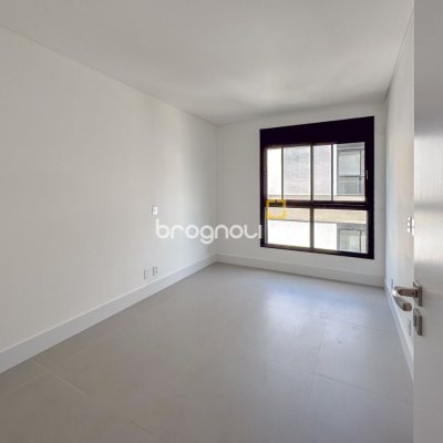 Apartamento com 166m², 3 quartos (sendo 3 suítes), 3 garagens, no bairro João Paulo em Florianópolis