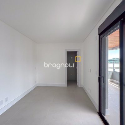 Apartamento com 166m², 3 quartos (sendo 3 suítes), 3 garagens, no bairro João Paulo em Florianópolis