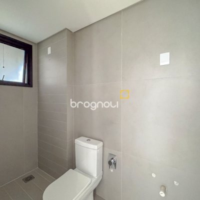 Apartamento com 166m², 3 quartos (sendo 3 suítes), 3 garagens, no bairro João Paulo em Florianópolis