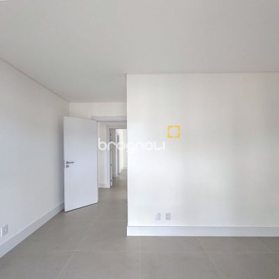 Apartamento com 166m², 3 quartos (sendo 3 suítes), 3 garagens, no bairro João Paulo em Florianópolis