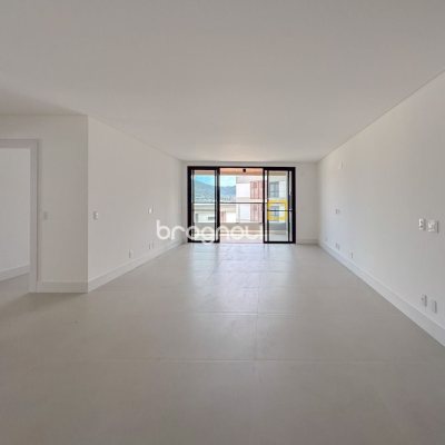Apartamento com 166m², 3 quartos (sendo 3 suítes), 3 garagens, no bairro João Paulo em Florianópolis