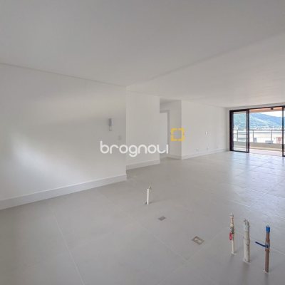 Apartamento com 166m², 3 quartos (sendo 3 suítes), 3 garagens, no bairro João Paulo em Florianópolis