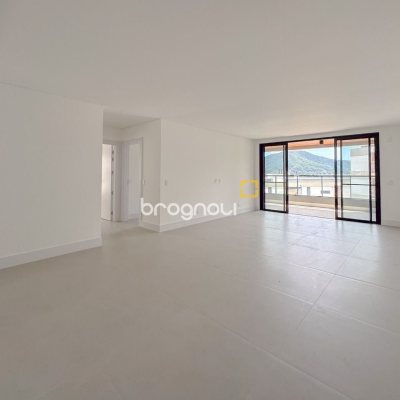 Apartamento com 166m², 3 quartos (sendo 3 suítes), 3 garagens, no bairro João Paulo em Florianópolis