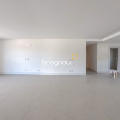 Apartamento com 166m², 3 quartos (sendo 3 suítes), 3 garagens, no bairro João Paulo em Florianópolis