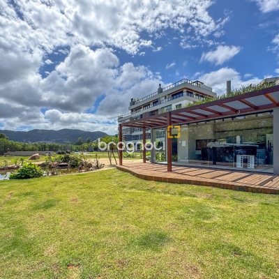 Apartamento com 166m², 3 quartos (sendo 3 suítes), 3 garagens, no bairro João Paulo em Florianópolis