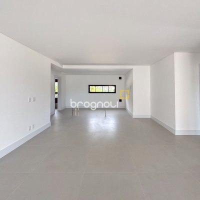Apartamento com 166m², 3 quartos (sendo 3 suítes), 3 garagens, no bairro João Paulo em Florianópolis