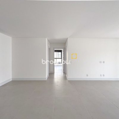 Apartamento com 166m², 3 quartos (sendo 3 suítes), 3 garagens, no bairro João Paulo em Florianópolis