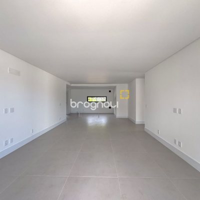 Apartamento com 166m², 3 quartos (sendo 3 suítes), 3 garagens, no bairro João Paulo em Florianópolis