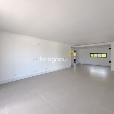 Apartamento com 166m², 3 quartos (sendo 3 suítes), 3 garagens, no bairro João Paulo em Florianópolis