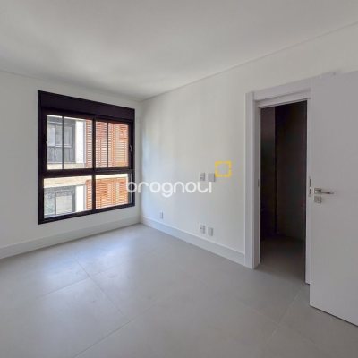 Apartamento com 166m², 3 quartos (sendo 3 suítes), 3 garagens, no bairro João Paulo em Florianópolis