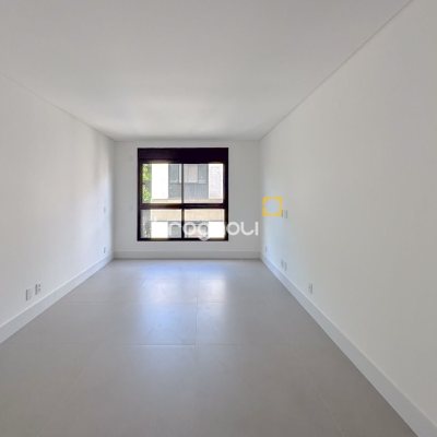 Apartamento com 166m², 3 quartos (sendo 3 suítes), 3 garagens, no bairro João Paulo em Florianópolis