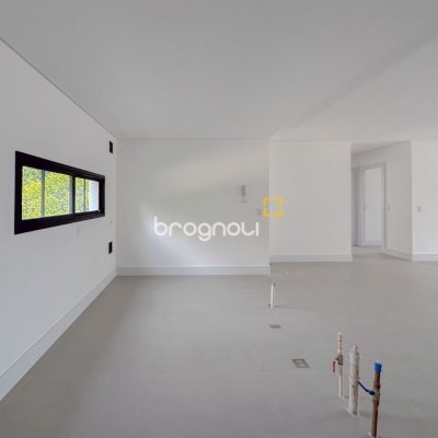 Apartamento com 166m², 3 quartos (sendo 3 suítes), 3 garagens, no bairro João Paulo em Florianópolis