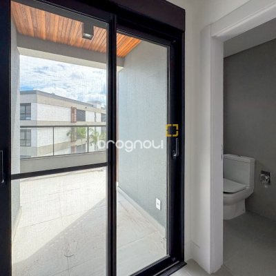 Apartamento com 163m², 3 quartos (sendo 3 suítes), 2 garagens, no bairro João Paulo em Florianópolis