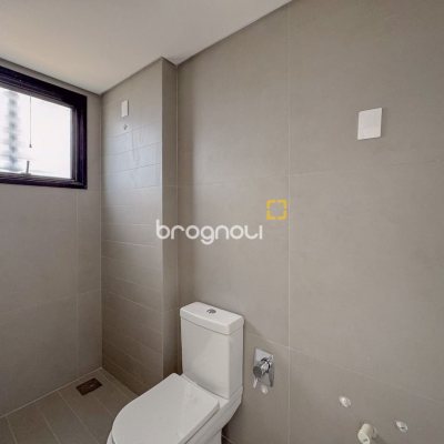 Apartamento com 163m², 3 quartos (sendo 3 suítes), 2 garagens, no bairro João Paulo em Florianópolis