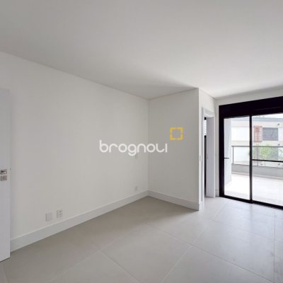 Apartamento com 163m², 3 quartos (sendo 3 suítes), 2 garagens, no bairro João Paulo em Florianópolis