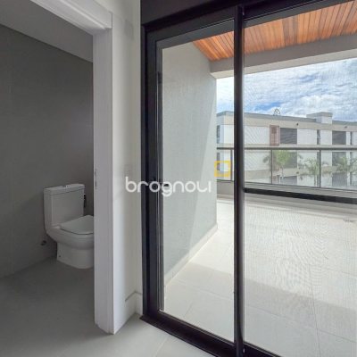 Apartamento com 163m², 3 quartos (sendo 3 suítes), 2 garagens, no bairro João Paulo em Florianópolis